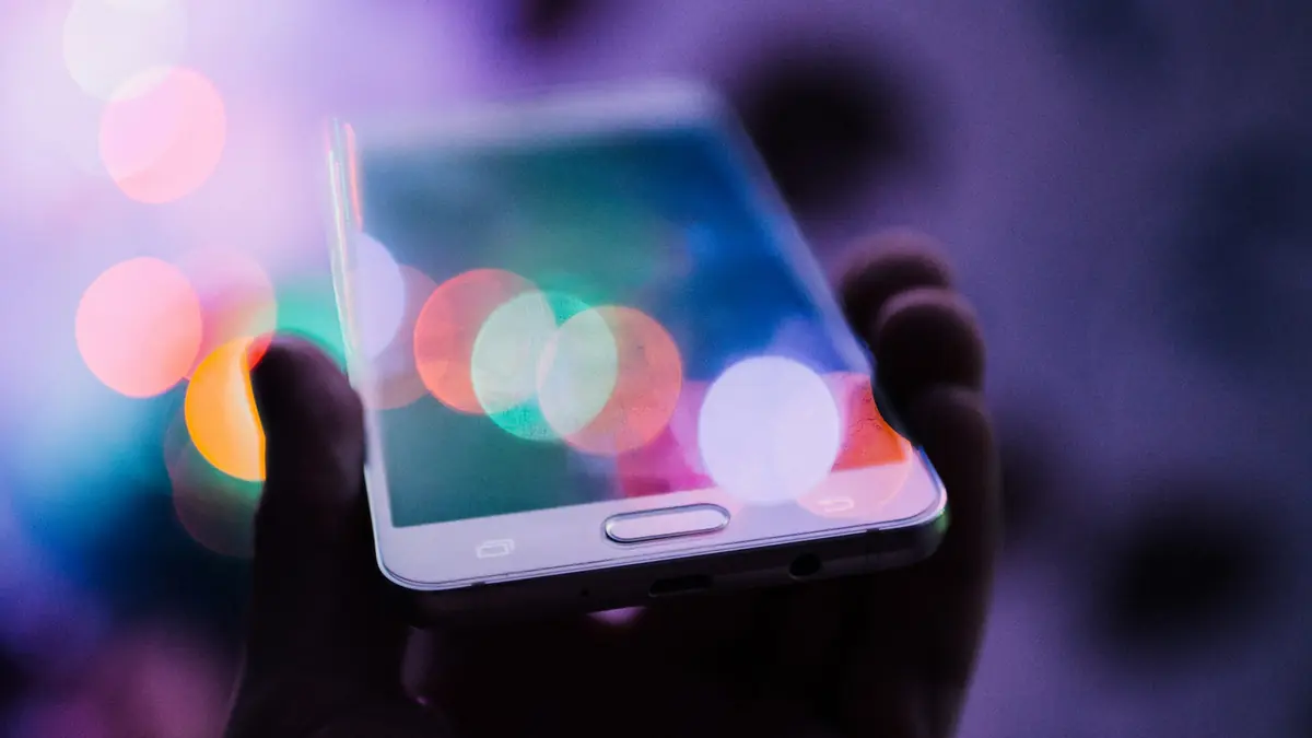 Cầm điện thoại chơi Sunwin trên app hoặc trình duyệt di động
